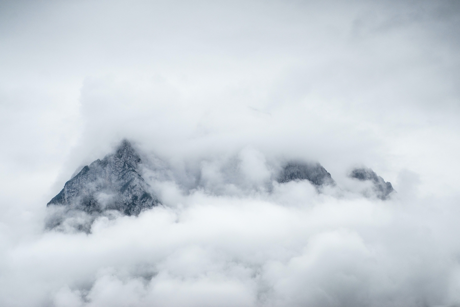 4k高清图片 高山云雾缭绕 摄影图片 易点图网