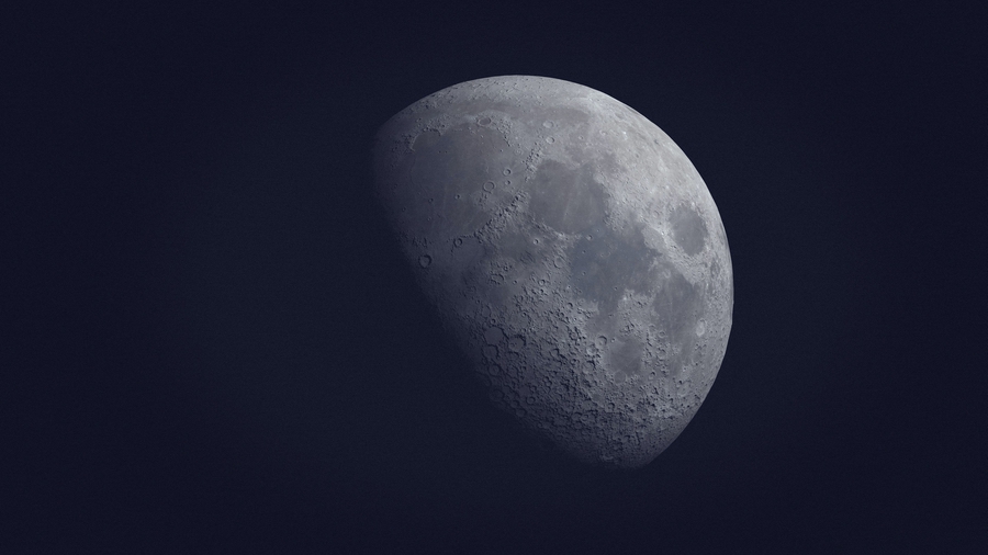 高清摄影图片 月球表面 5K高清壁纸 易点图网