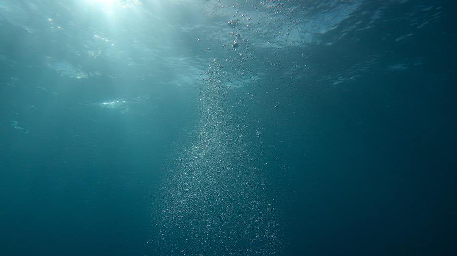 背景图片 4k高清壁纸 深海气泡 易点图网