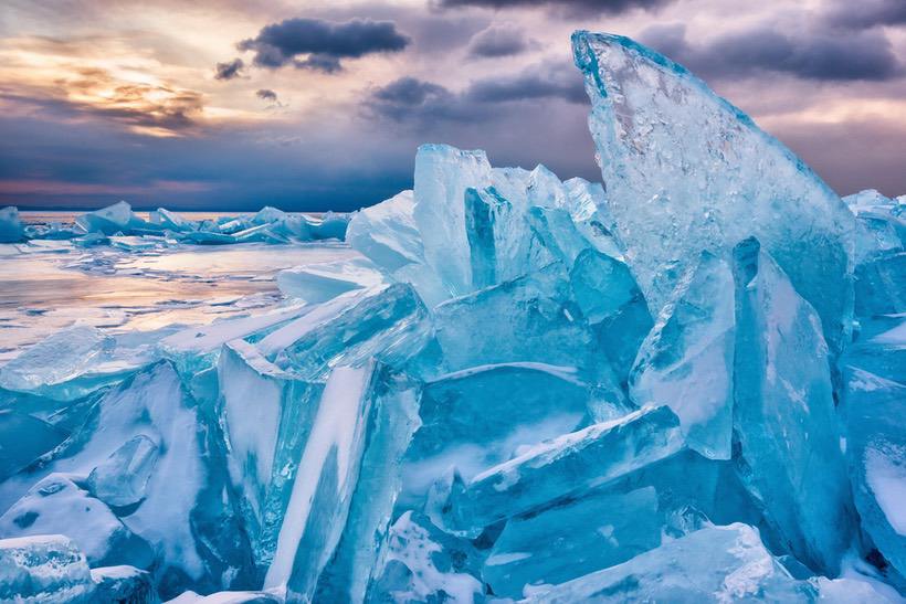 贝加尔湖 冰川摄影作品 8K壁纸7360 × 4912 易点图网