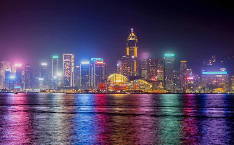 香港维多利亚港湾夜景 4K壁纸4896 × 3039_易点图网